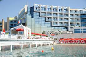 Hotel accessible to people with reduced mobility and equipped with two bedrooms. Hotel Antibes Juan Les Pins Hotel And Beach