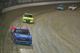 This was on a thursday evening. Nascar Is A Bristol Motor Speedway Dirt Race A Good Idea