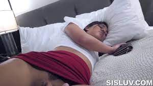Follando a la hermanastra dormida » PornoReino.com