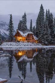 Find your perfect property in canada, search a wide range of properties for sale in canada with rightmove. Traumhaftes Haus Am Emerald Lake In Kanada Schone Gebaude Hutte Schone Hauser