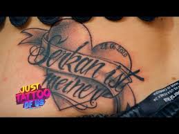 Elena miras & mike heiter geben ihren einstand als moderatoren. Just Tattoo Of Us Die Ersten 15 Minuten Vorab Ab 03 08 Streamen