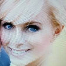 Lisa Bussell's Instagram, Twitter & Facebook