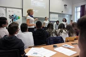 Să colecteze lucrările realizate de către şcolile partenere şi să realizeze expoziţia; Colegiul Tehnic Mihai Bravu Inaco