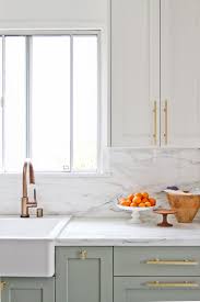 This thickness of stone, at roughly 1 1/4″ thick, is substantial enough to look great as a single layer in your kitchen or bathroom. 25 Marble Kitchen Backsplashes For A Refined Touch Digsdigs