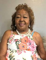 Maxine Knowles's Instagram, Twitter & Facebook