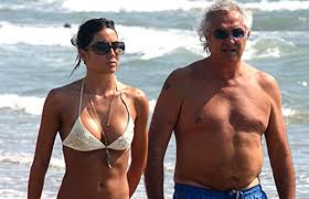 The entrepreneur, as it is known, loves big celebrations and this year too he did not miss anything. Elisabetta Gregoraci Esce Allo Scoperto Su Flavio Briatore