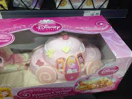 The supermarket chain has confirmed that around 4,000. O Xrhsths Gary Sto Twitter Retailfail Lovely Disney Princess Carriage Cake At Asda Looks Nothing At All Like A Well Decorated Boob Http T Co Xg4mr8shvd