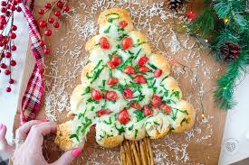 Using 3 different sized fish bowls to create christmas scene decorate your indoors and outdoors with these christmas lantern decor ideas. The Best Cheesy Christmas Tree Pull Apart Bread
