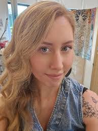 Farrah Davis's Instagram, Twitter & Facebook