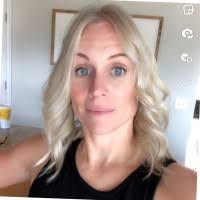 Kelly Jacobson's Instagram, Twitter & Facebook