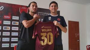 Sudah sangat populer di indonesia, kata ceo psm makassar, munafri merekrut pemain muda memang sudah dijanjikan manajemen psm makassar beberapa waktu yang. Datangkan Ezra Walian Di Psm Isyarat Ferdinand Sinaga Gabung Ke Persib Tribun Timur