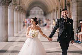 Typically, i'll ask my couple to hold hands, look at each other and smile, and then look at me as they slowly walk toward me. 20 Amazing Wedding Poses For Absolutely Gorgeous Results
