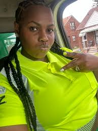 They be like how yo lil ass driving that big truck 😩 I told yall im 4'11  but im still big dawg 🤣🤣 Route Complete Happy Friday Detroit 😘