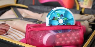 Lieky do lietadla: Ako ich správne zbaliť a nahlásiť?