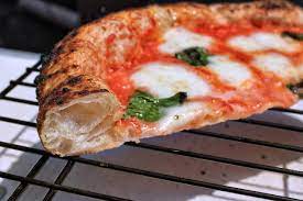 Basta un classico forno oppure un fornetto di quelli piccoli. Ricetta Pizza Napoletana Dissapore