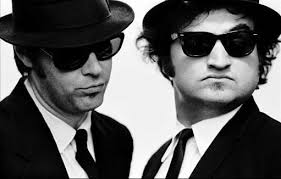 The Blues Brothers Et Leurs Ray Ban Wayfarer Noires Http Www Evioo Com Solaire S Genre Ray Ban Wayfarer Html Bluesbrothers Way Blues Brothers Movies Blues