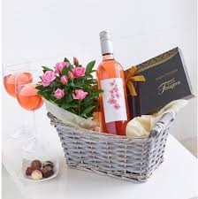 Gifts flowers chocolate chocolate gifts online chocolate floral cadbury celebrations. Luxury Red Wine Gift Basket Buy Online Or Call 023 8089 1085