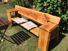 Hallo und herzlich willkommen hier. Gartenbank Holzbank Garten Gartenbank Selber Bauen Rustikale Gartenmobel
