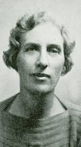 Nell Walker's Instagram, Twitter & Facebook