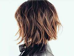 Qui di seguito vi sveliamo i tagli più adatti per domare capelli crespi e gonfi e. I Migliori Tagli Capelli Per Nascondere I Problemi Amiche Di Smalto