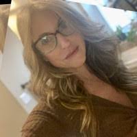 Julie Brink's Instagram, Twitter & Facebook