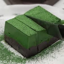 Who S Up For This Mouthwatering Matcha Chocolate Mousse Cake Today Game Time Name The Title Matcha Dessert Mousse Cake Homemade Dark Chocolate