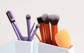 Esta bella esponjita se ha popularizado por sus múltiples usos y su eficacia a la hora de. Pinceles Y Brochas De Maquillaje Cuales Necesitas Y Para Que Sirven