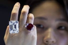 Weighing in at a massive 105.6ct, the most expensive diamond in the world is oval shaped. Costco Selling Diamond Ring For 400 000 And Shoppers Are Confused