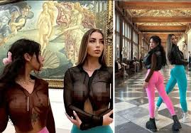 Foto sexy di fronte alla Venere di Botticelli: polemica contro le due  influencer semi nude agli Uffizi - Chronist