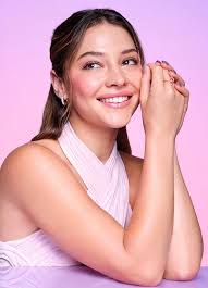 Madelyn Cline Fans added a new photo.