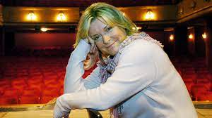 She is an actress, known for prinsessan (1966), mannen som slutade röka (1972) and матушка гусыня. Sommar I P1 Grynet Molvig Om Sina Man Brottaren Och Greven