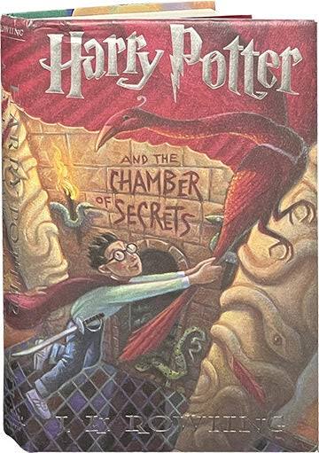 Harry Potter and the Chamber of Secrets (Harry Potter, Book 2)