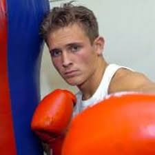 Boxing: Lewis Edwards keeps