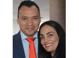 Le Faltó Vender Tumba de Villa