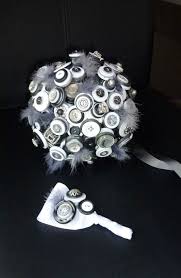 Vous pouvez également l'offrir a un. Bouquet De Mariee En Boutons Mariage Gris Anthracite Et Blanc Bijoux Mariage Bouquet Mariee Bouquet De Mariee Original