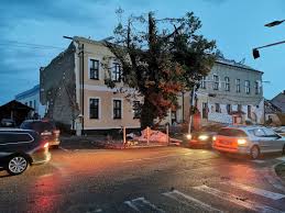 24 июня по чехии пронесся мощный торнадо — три человека погибли, 150 пострадали, разрушены здания по чехии пронесся мощный торнадо — фото, видео. Xobtkjwzrscjzm