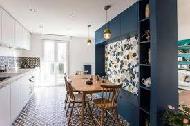 Un bon canapé est en haut de la liste des meubles de nombreux restaurants, bars et autres locaux d'affaires. Une Banquette Sur Mesure Dans La Cuisine Cote Maison