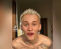 Тиктокер предстал в женской одежде. Dazhe V Plate Krash Danya Milohin V Obraze Princessy Ne Razocharoval Fanatok Foto Ua Vestnik Onlajn Zhurnal Novostej So Vsego Mira