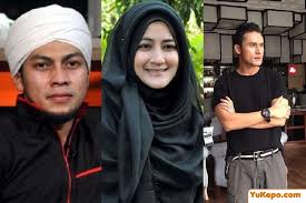 Foto umi pipik dan sunu eks matta band beredar, ini komentar sahabat dan pakar telematika! Heboh Kabar Dinikahi Sunu Inilah 6 Pria Yang Pernah Digosipkan Dekati Umi Pipik Yukepo Com
