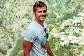 Entretanto, outras mostram o ator tirando o pau para fora e dando aquela aliviada, tal como a cena do ator brasileiro juliano cazarré no filme boi neon. Lourenco Ortigao Revela Namorada Preferida A Ferver Vidas