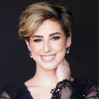 Emily Downs's Instagram, Twitter & Facebook