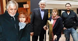Ten nejprve pečoval o ni, ale nyní se jim role obrátily, když na herce dolehly neduhy stáří. See What The Grandchildren Of Libuse Safrankova And Abrham Look Like