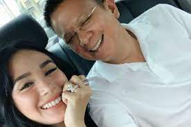 See more ideas about heart evangelista, heart evangelista style, heart evangelista outfit. Heart Evangelista Posts Sweet Birthday Message For Chiz Escudero You Have Made This World A Better Place Showbiz Chika