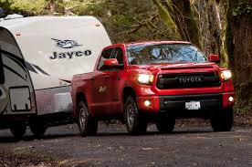 exactly how much can the toyota tundra tow and haul