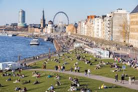 / ˈ d ʊ s əl d ɔːr f /, us: Corona Dusseldorf Inzidenz Uber 100 Diese Regeln Gelten Bis Ostern