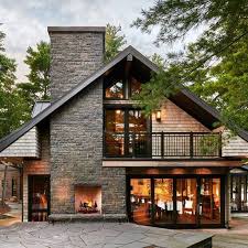 With generous outdoor living spaces (including a screened porch in the front), this design is ideal for scenic sites. Lake Home Design Ideas Hmdcrtn
