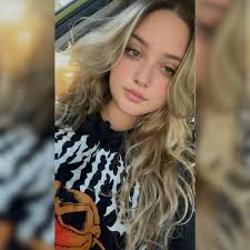 How are people organizing parties in Palia?