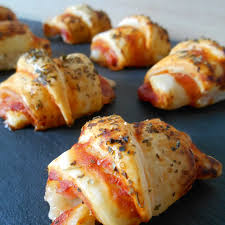Croissants Aperitifs Facon Pizza Recette De Croissants Aperitifs Facon Pizza Marmiton