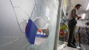 Prank palembang lahat sumatra selatan wong kito galo. Polisi Kritik Pegawai Indomaret Yang Serahkan Kunci Ke Perampok Surya Malang