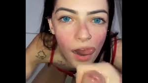 Gozada na boca da novinha - XNXX.COM